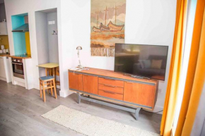 Chequer - seafront 1 bed ground floor garden flat